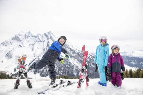 Kids throwing snowballs in Courchevel - White Storm Ski Rental